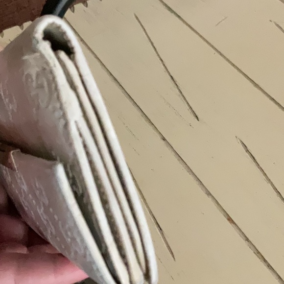 GUCCI VINTAGE WALLET ***NEEDS LOVE*** - Picture 5 of 11